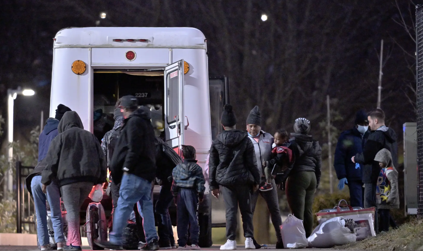 特朗普上任首日，ICE逮捕308名非法移民